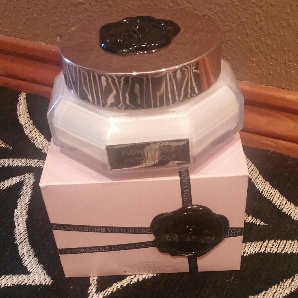 Flowerbomb Body Creme